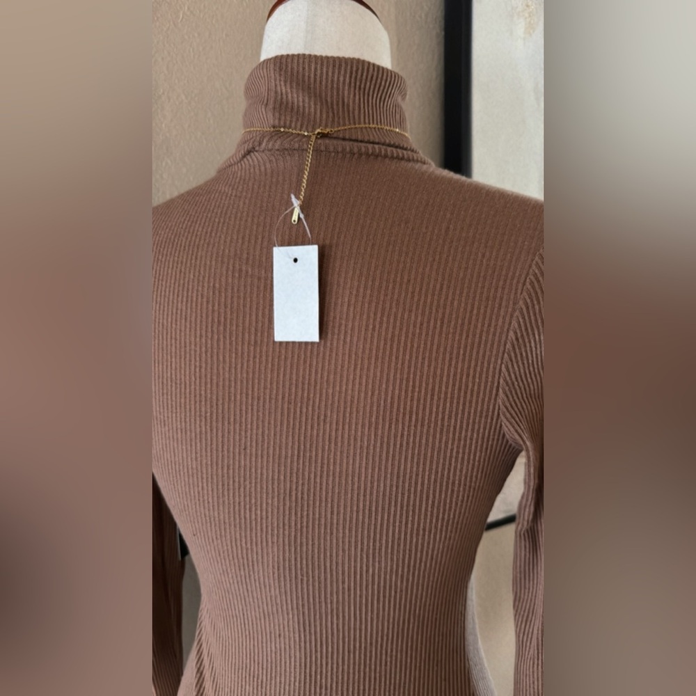 Elegant Brown Ribbed Bodysuit - Picture 9 of 9
